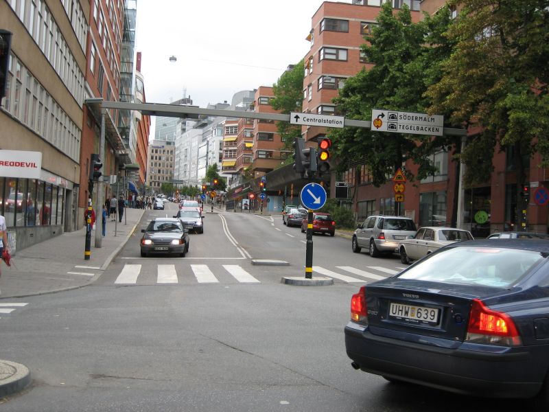 Průměrná ulice v centru Stockholmu.